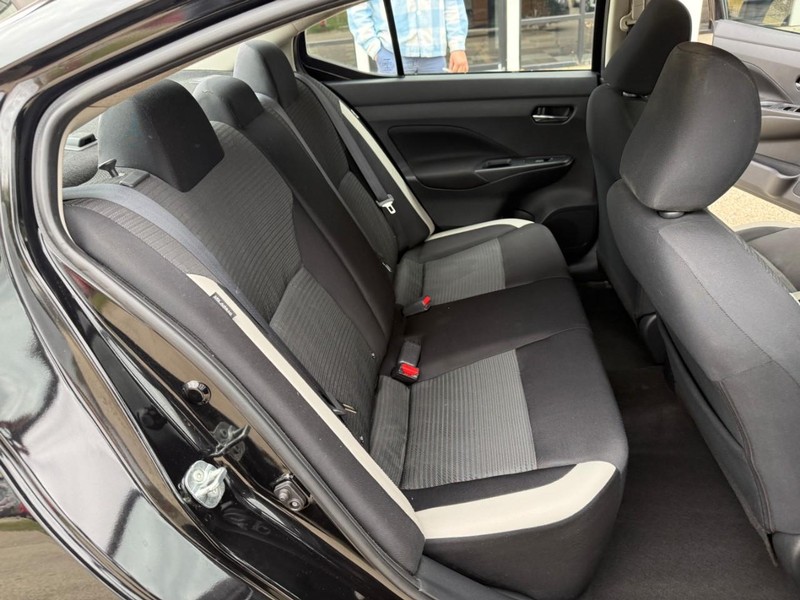 Nissan Versa Vehicle Image 13