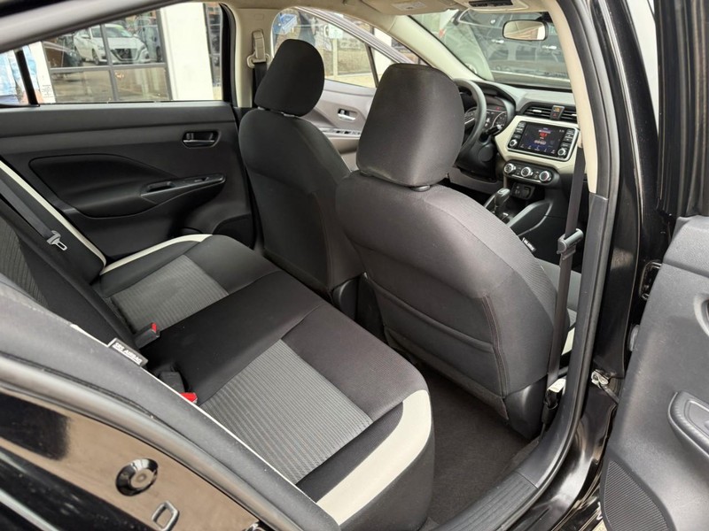 Nissan Versa Vehicle Image 14