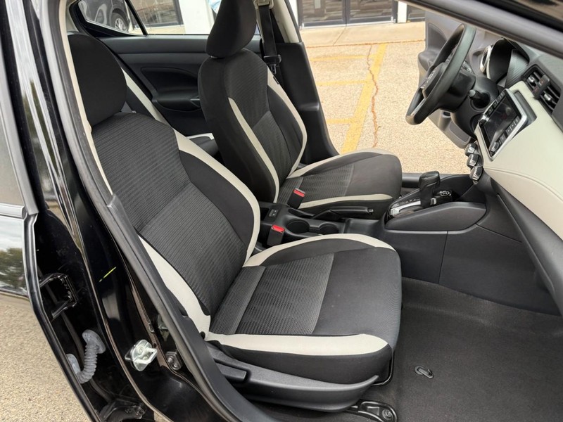 Nissan Versa Vehicle Image 15