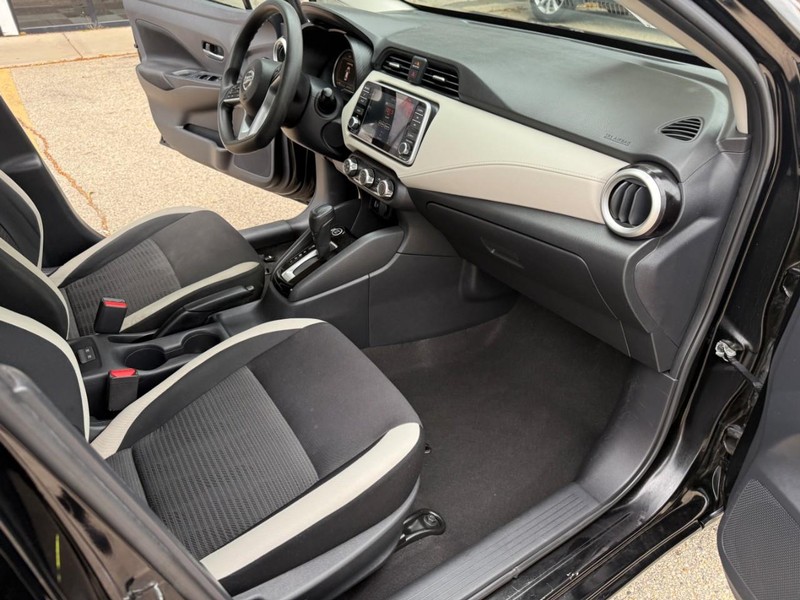 Nissan Versa Vehicle Image 16