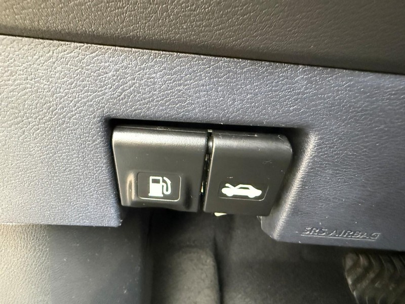 Nissan Versa Vehicle Image 17