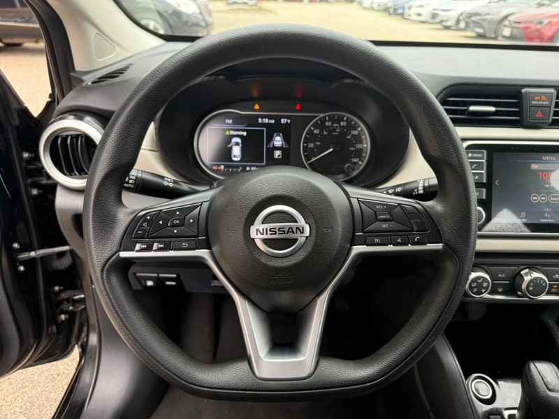 Nissan Versa Vehicle Image 18