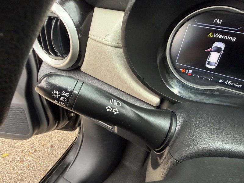 Nissan Versa Vehicle Image 20