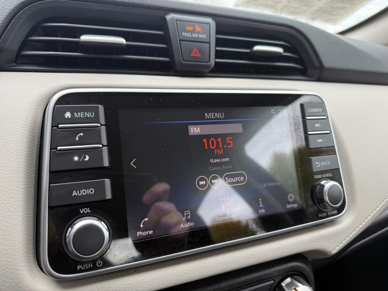 Nissan Versa Vehicle Image 23