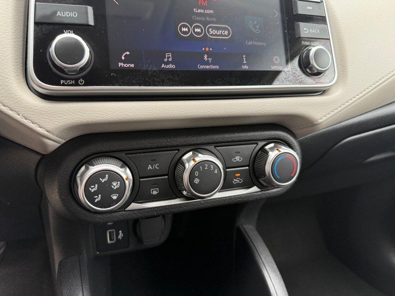 Nissan Versa Vehicle Image 24