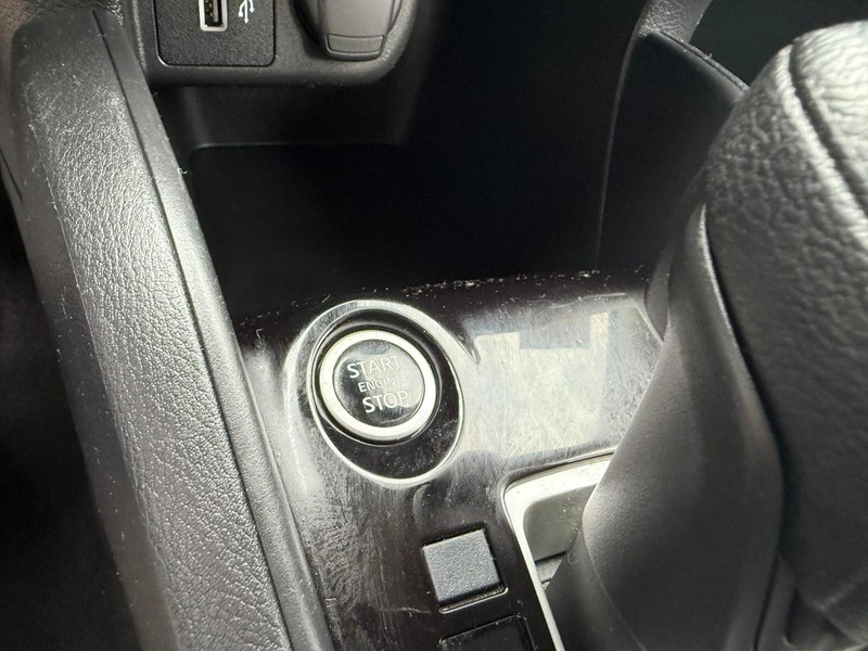 Nissan Versa Vehicle Image 26