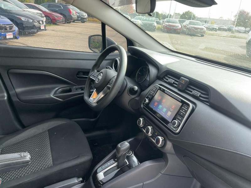 Nissan Versa Vehicle Image 02