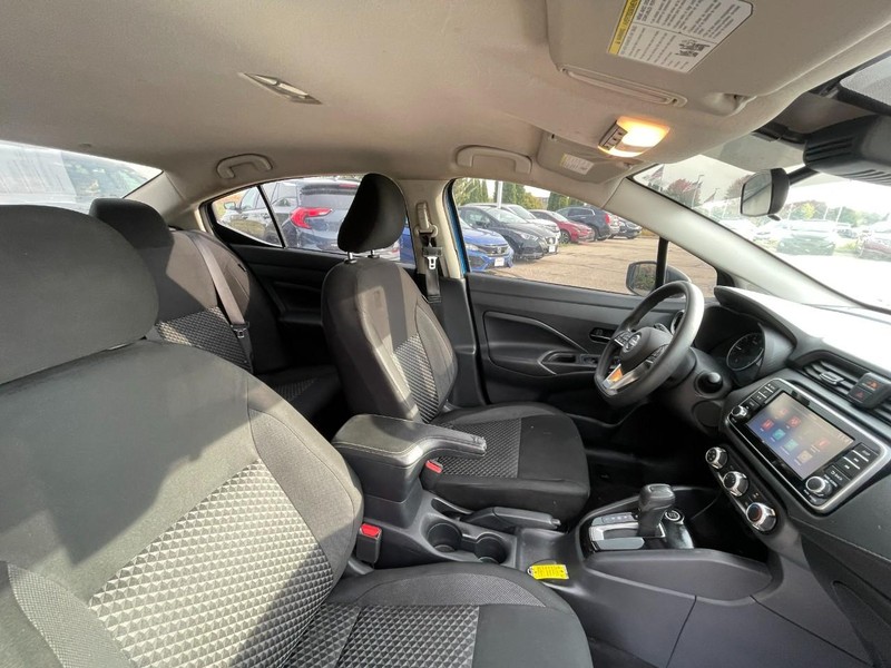 Nissan Versa Vehicle Image 03