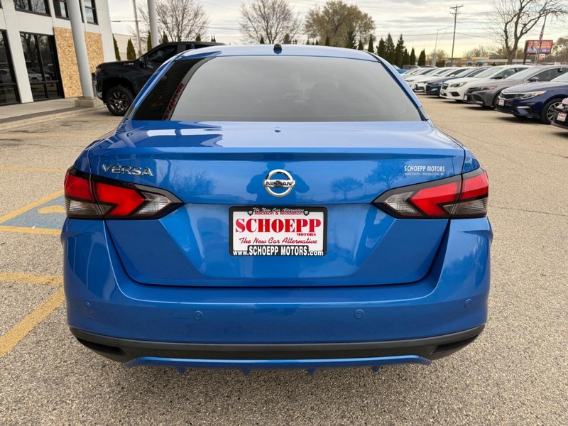 Nissan Versa Vehicle Image 06