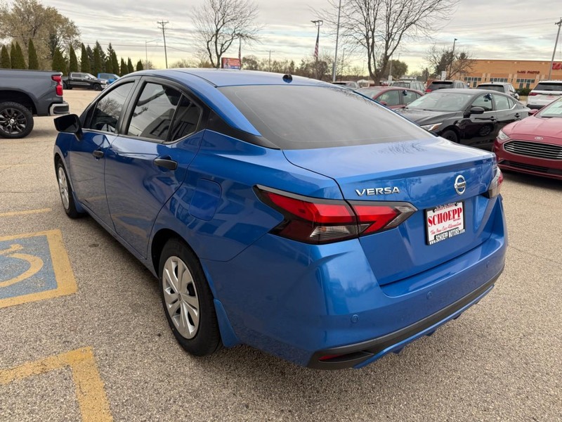 Nissan Versa Vehicle Image 07