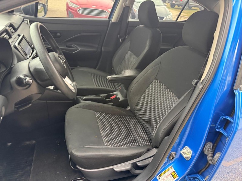 Nissan Versa Vehicle Image 09