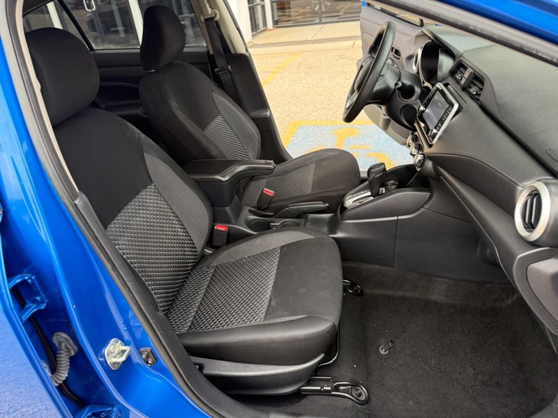 Nissan Versa Vehicle Image 15