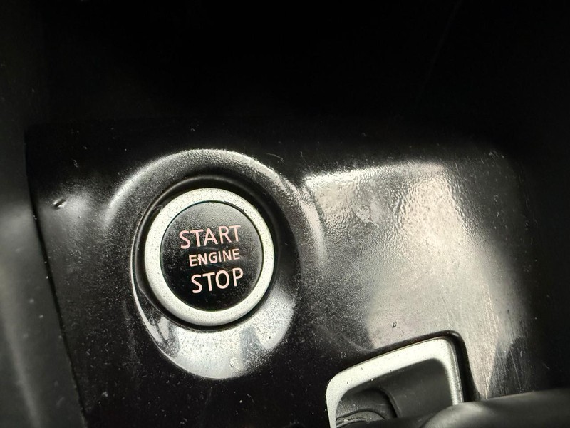 Nissan Versa Vehicle Image 25