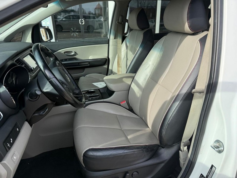 Kia Sedona Vehicle Image 09