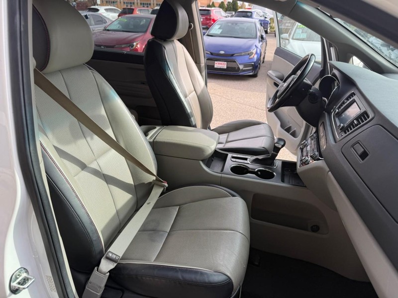 Kia Sedona Vehicle Image 18
