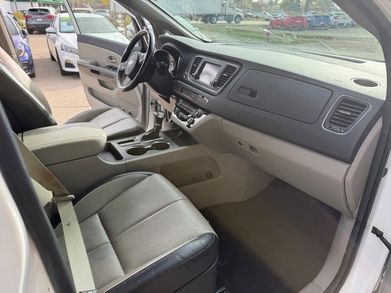 Kia Sedona Vehicle Image 19