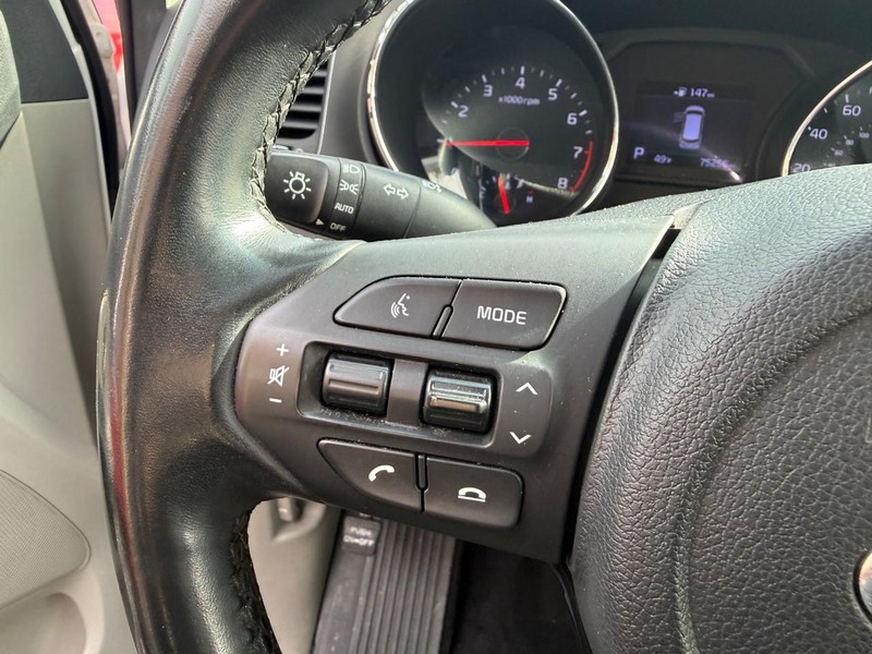 Kia Sedona Vehicle Image 22