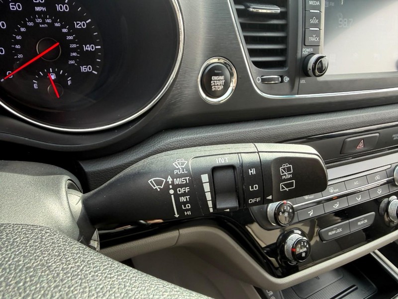 Kia Sedona Vehicle Image 24