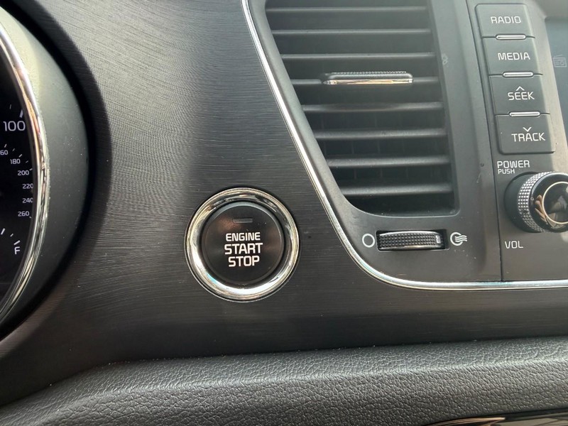 Kia Sedona Vehicle Image 26