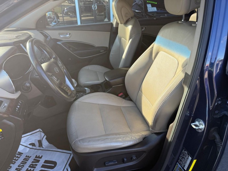 Hyundai Santa Fe Vehicle Image 09