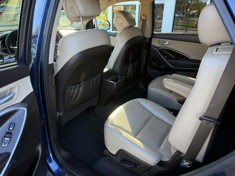Hyundai Santa Fe Vehicle Image 12