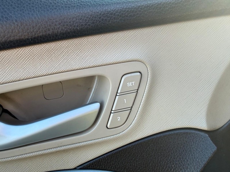 Hyundai Santa Fe Vehicle Image 23