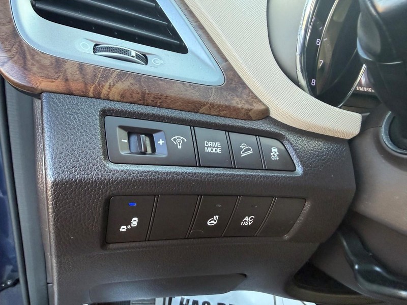 Hyundai Santa Fe Vehicle Image 24