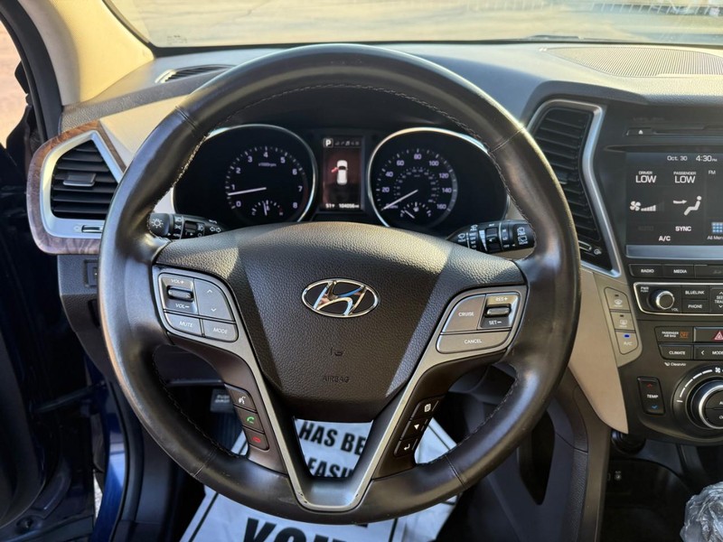 Hyundai Santa Fe Vehicle Image 25