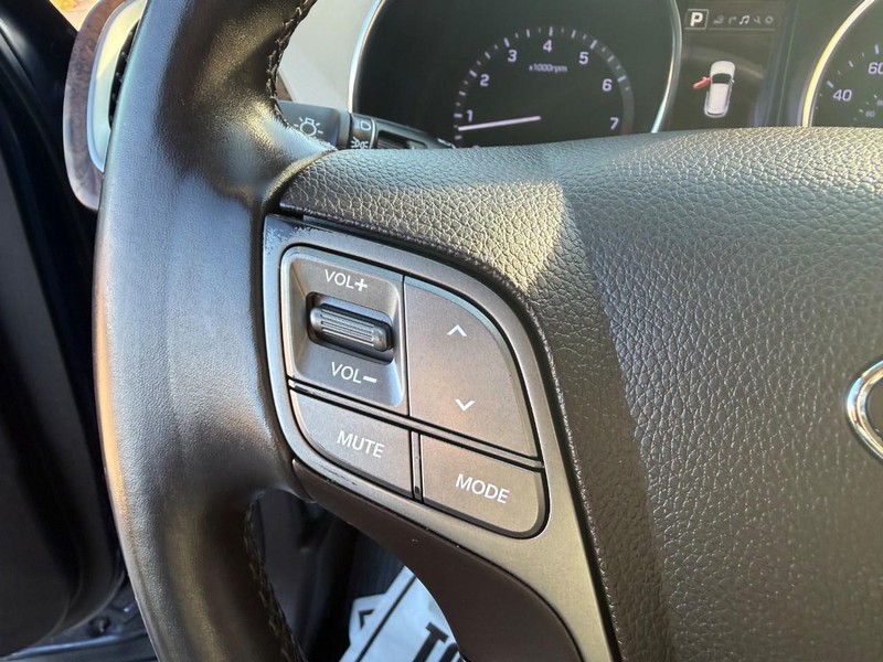 Hyundai Santa Fe Vehicle Image 26