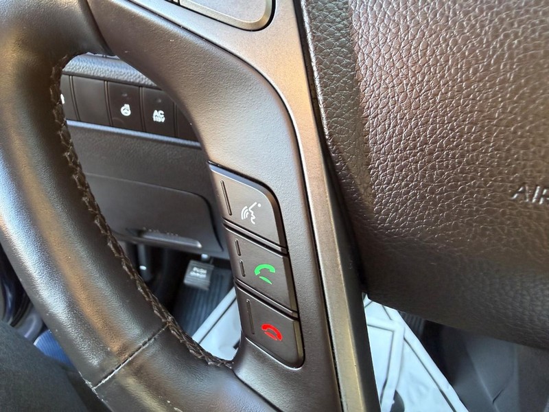 Hyundai Santa Fe Vehicle Image 30