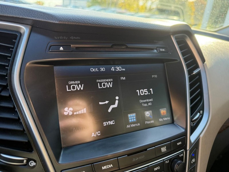 Hyundai Santa Fe Vehicle Image 33