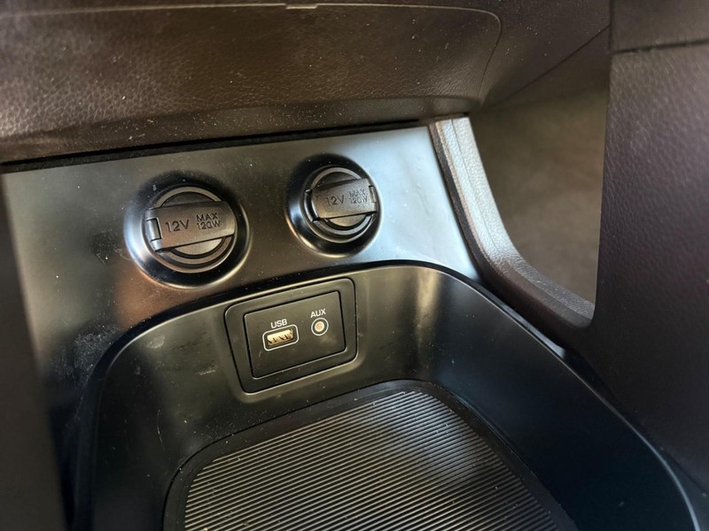 Hyundai Santa Fe Vehicle Image 36