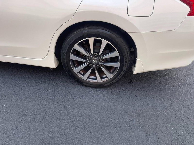 Nissan Altima Vehicle Image 05