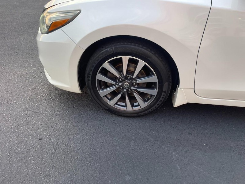 Nissan Altima Vehicle Image 06