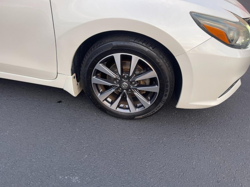 Nissan Altima Vehicle Image 07