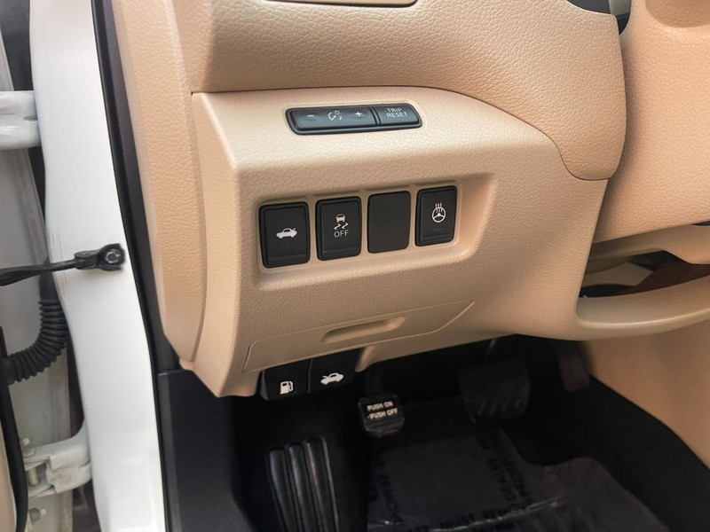 Nissan Altima Vehicle Image 21