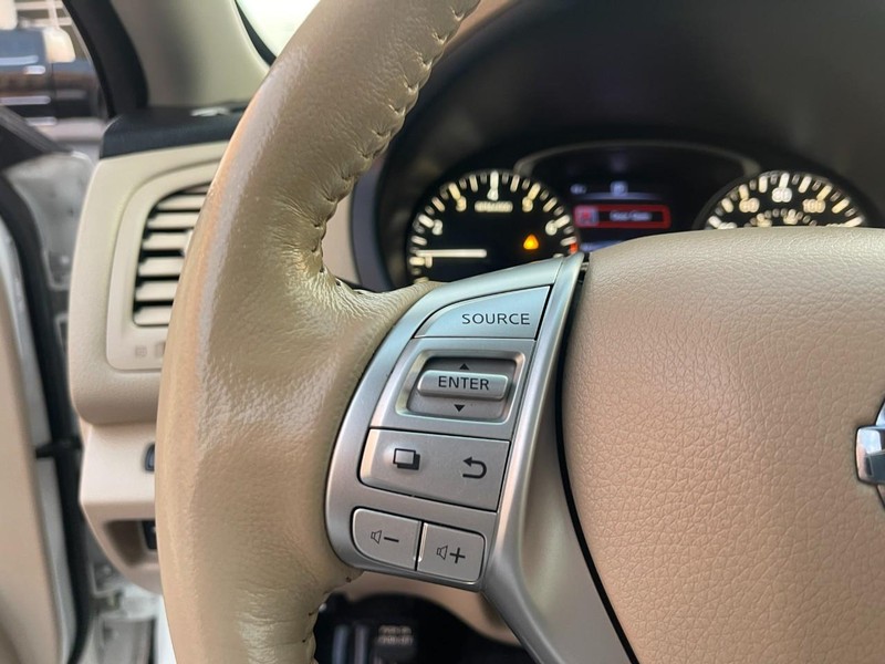 Nissan Altima Vehicle Image 24