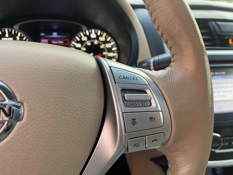 Nissan Altima Vehicle Image 25