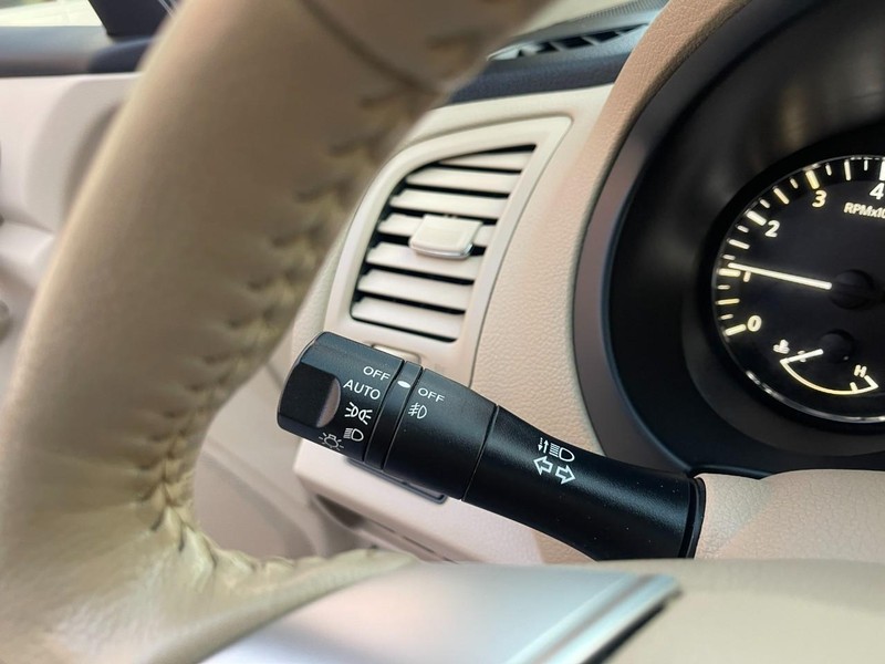 Nissan Altima Vehicle Image 26