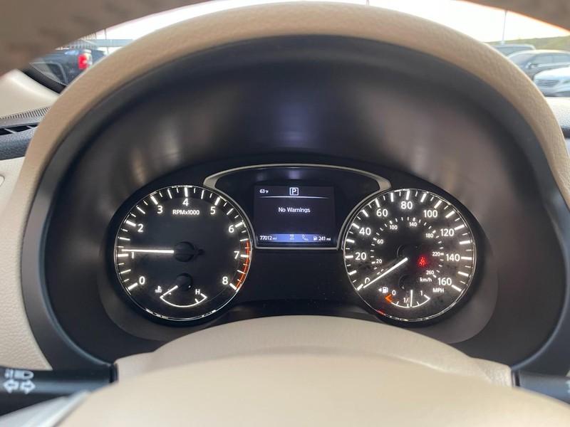 Nissan Altima Vehicle Image 28