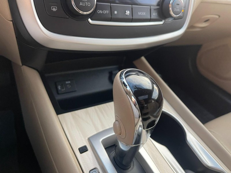Nissan Altima Vehicle Image 29