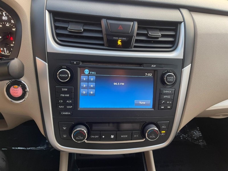 Nissan Altima Vehicle Image 30