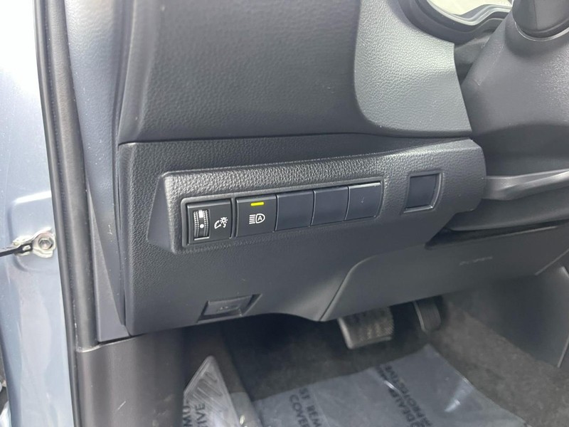 Toyota Corolla Vehicle Image 13