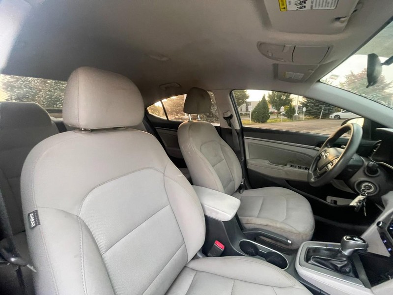 Hyundai Elantra Vehicle Image 03