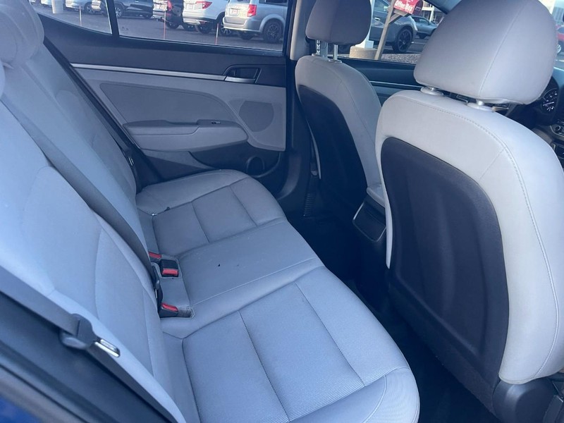 Hyundai Elantra Vehicle Image 07