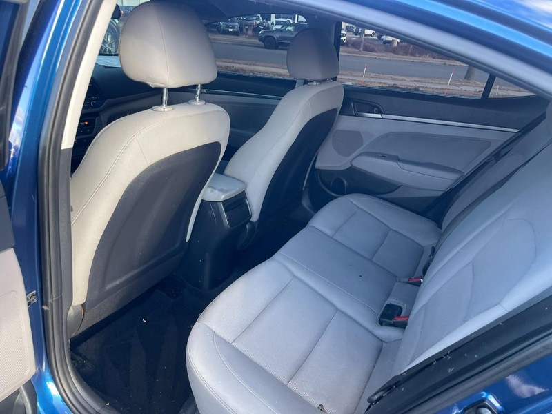 Hyundai Elantra Vehicle Image 10