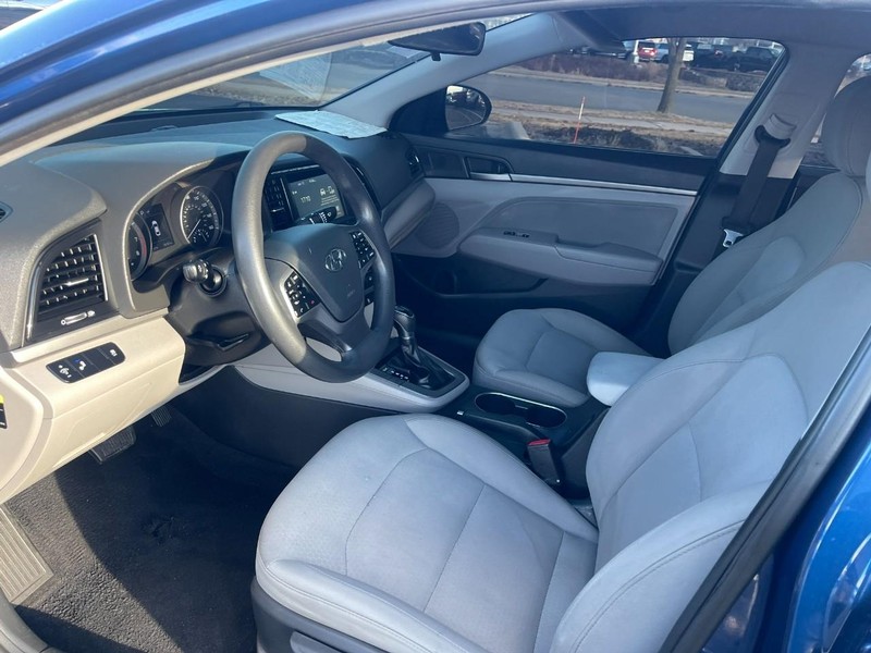 Hyundai Elantra Vehicle Image 11