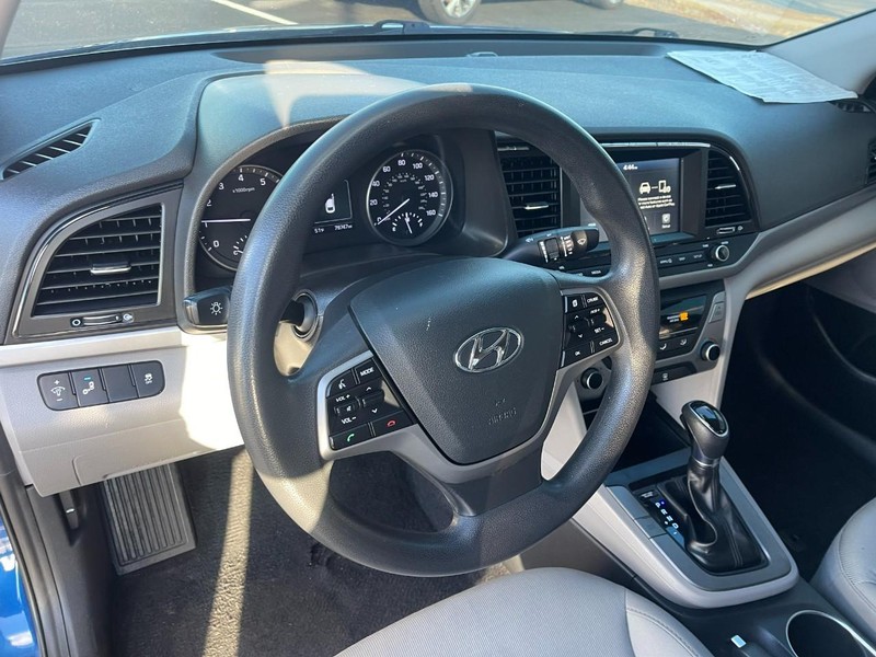 Hyundai Elantra Vehicle Image 13