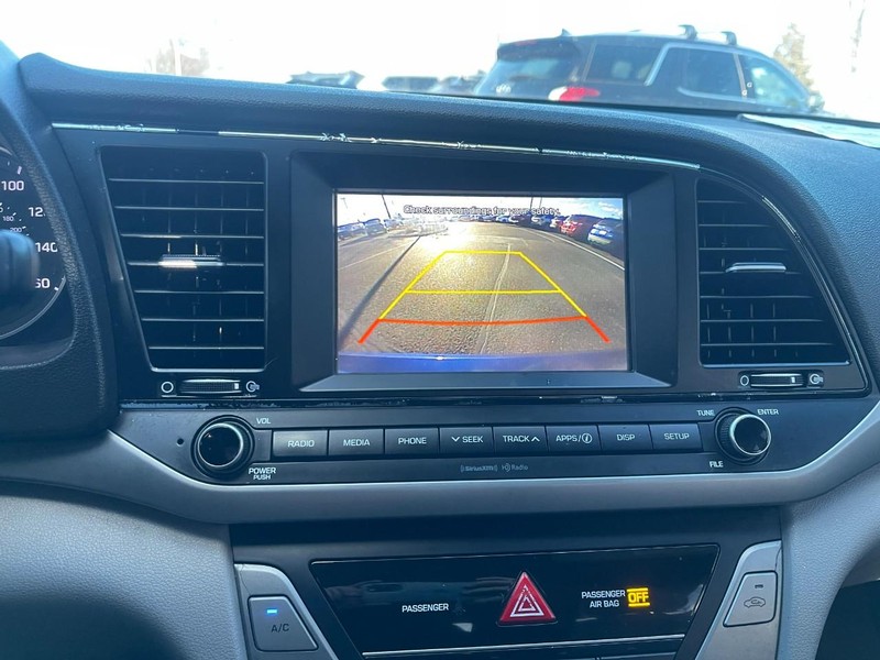 Hyundai Elantra Vehicle Image 15