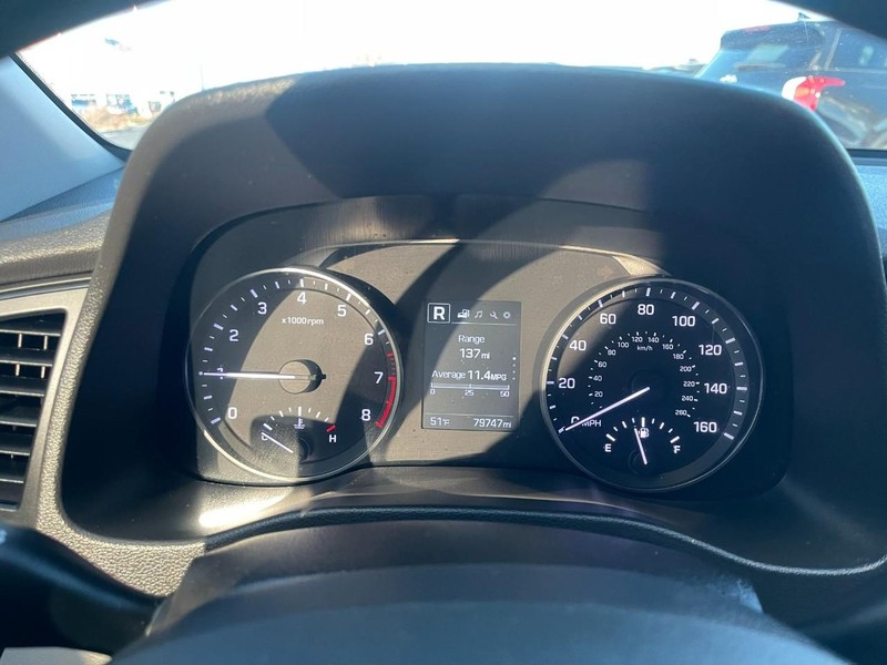 Hyundai Elantra Vehicle Image 18